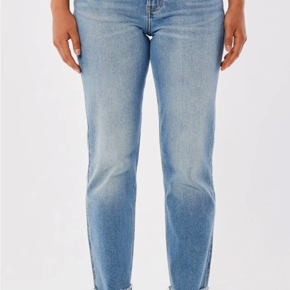 Hollister Ultra High-Rise Medium Wash Mom Jeans Size: 2S / W26S NWT - Picture 1 of 3